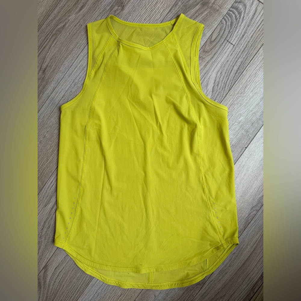 Lululemon Sculpt Tank Mesh Panels Reflective
Highlight Yellow HIYE top size 4